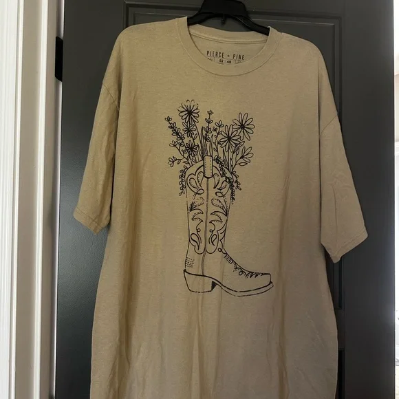 Pierce + Pine Beige Graphic Tee - Picture 2 of 6